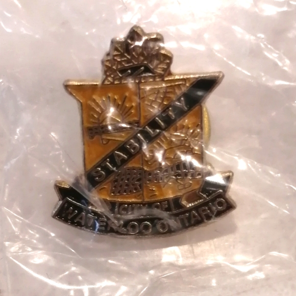 City of Waterloo Ontario sustainability Pin - Picture 1 of 2